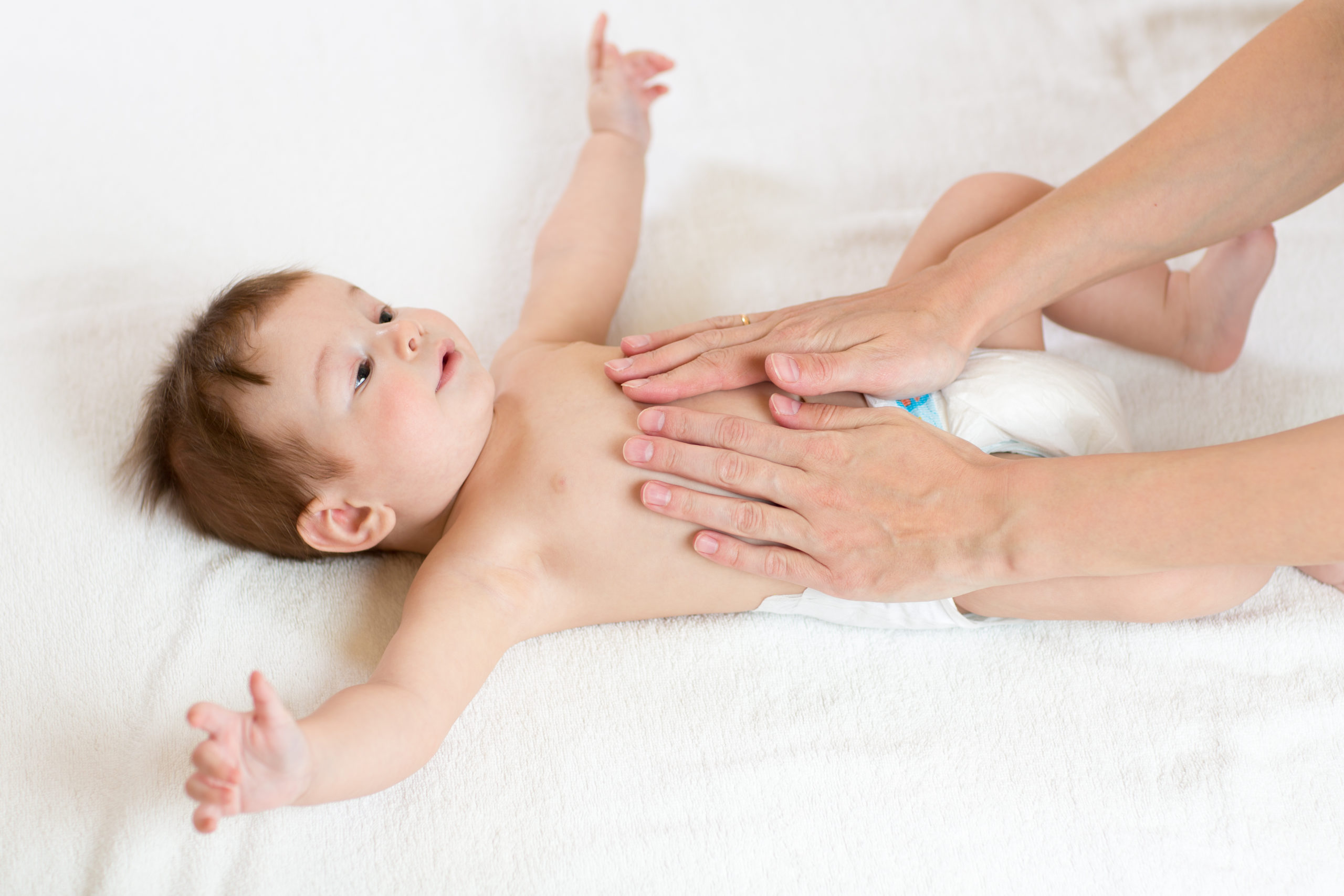الغازات عند الرضع أسبابها وطرق علاجها