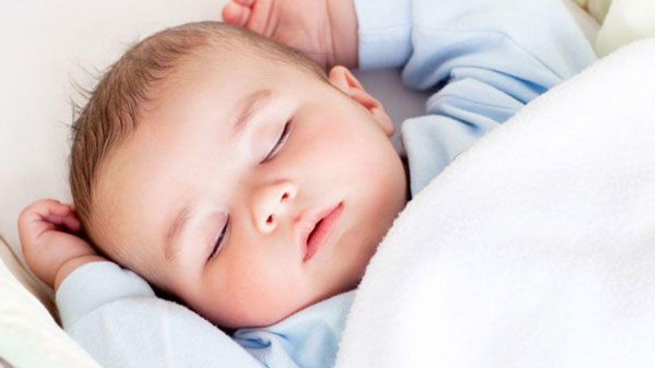كيف نحدد ساعات نوم الطفل