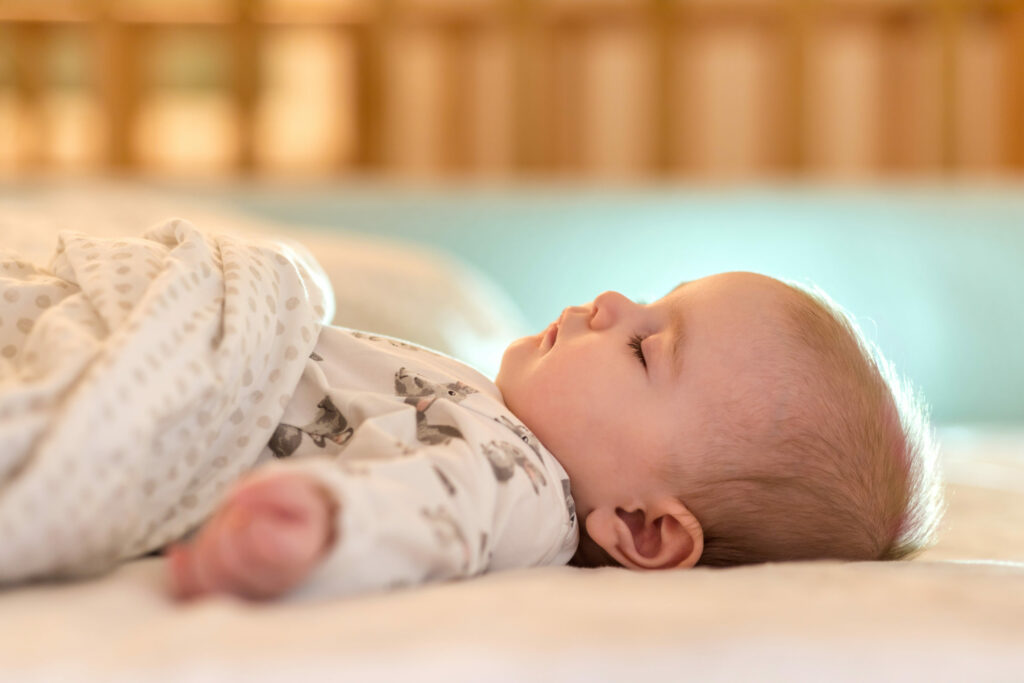 كيف يكون نوم الطفل حديث الولادة؟