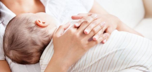 ما هي أسباب عدم نزول حليب الأم بعد الولادة؟