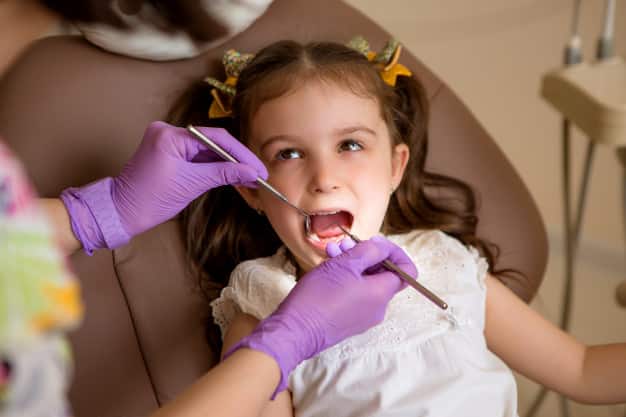 أسباب وطرق علاج تسوس الأسنان عند الأطفال