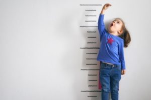 جدول الطول الطبيعي للأطفال حسب المرحلة العمرية