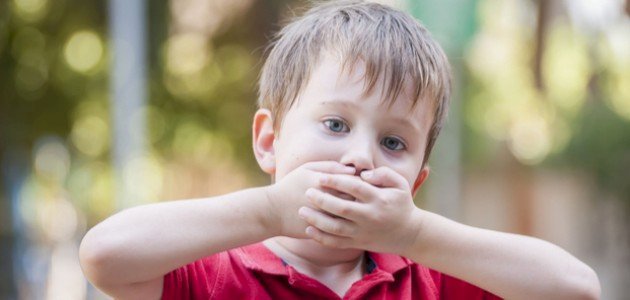 ما هي أسباب رائحة الفم الكريهة عند الأطفال؟