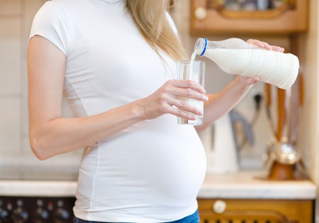 هل الحليب يقلل من غثيان الحمل؟