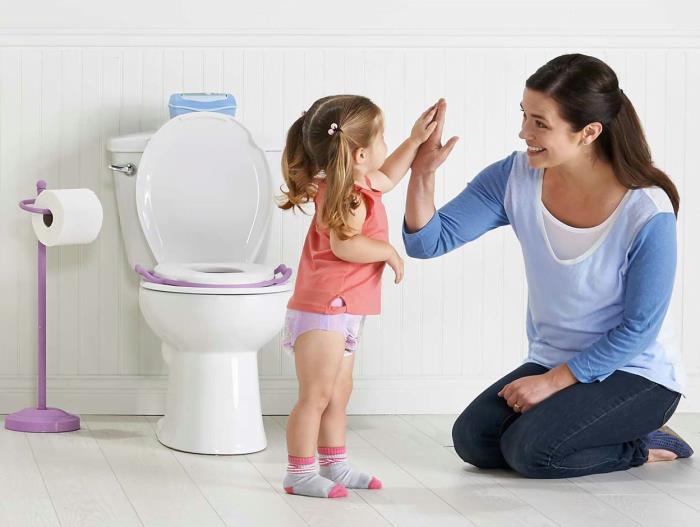 تدريب الطفل على استخدام الحمام