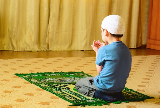 تعليم الأطفال العبادات في شهر رمضان